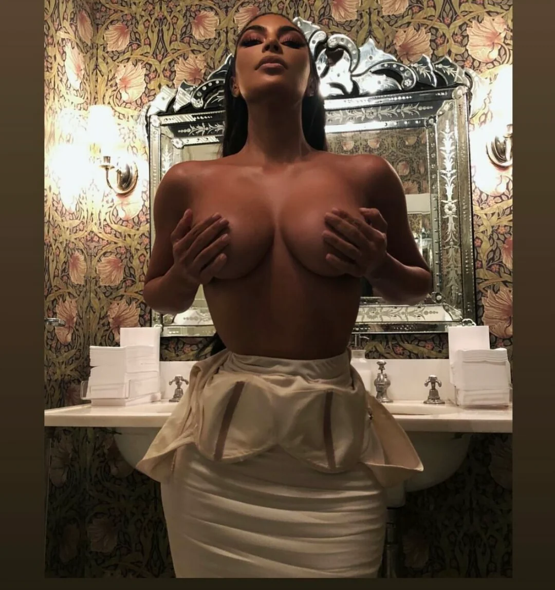 kim-kardashian-v0-4uqjgnif1ryd1.png